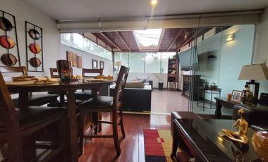 Se vende lindo Triplex en Santiago de Surco – Frente a Parque–  Calle Pedro de Candia cdra. 1
