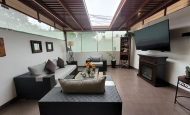 Se vende lindo Triplex en Santiago de Surco – Frente a Parque–  Calle Pedro de Candia cdra. 1