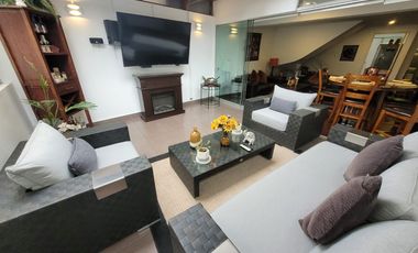 Se vende lindo Triplex en Santiago de Surco – Frente a Parque–  Calle Pedro de Candia cdra. 1