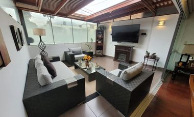 Se vende lindo Triplex en Santiago de Surco – Frente a Parque–  Calle Pedro de Candia cdra. 1