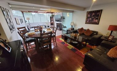 Se vende lindo Triplex en Santiago de Surco – Frente a Parque–  Calle Pedro de Candia cdra. 1