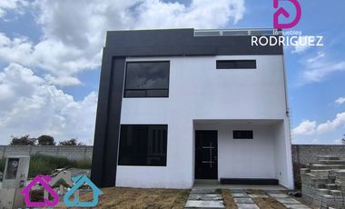 Casa nueva con Roof Garden en Fraccionamiento Explanda Sur con recamara en planta baja