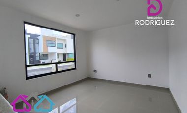 Casa nueva con Roof Garden en Fraccionamiento Explanda Sur con recamara en planta baja