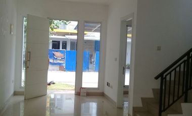 Disewakan Rumah 2Lantai Siap Huni di Cluster Australia Green Lake City