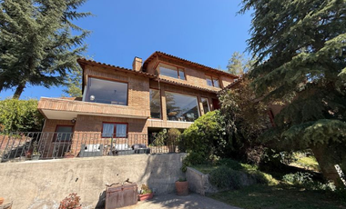 Espectacular Casa Con Hermosa Vista, Cercano A Los Trapenses