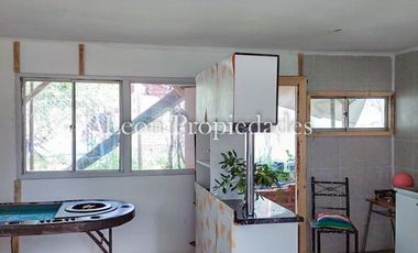 Leon Propiedades vende sitio con 3 casas a orillas de Ruta 68