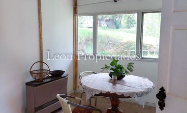 Leon Propiedades vende sitio con 3 casas a orillas de Ruta 68