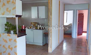 Leon Propiedades vende sitio con 3 casas a orillas de Ruta 68