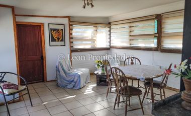 Leon Propiedades vende sitio con 3 casas a orillas de Ruta 68