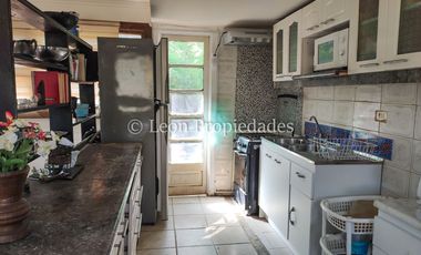 Leon Propiedades vende sitio con 3 casas a orillas de Ruta 68