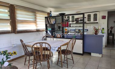 Leon Propiedades vende sitio con 3 casas a orillas de Ruta 68