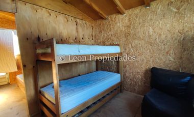 Leon Propiedades vende sitio con 3 casas a orillas de Ruta 68