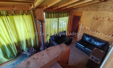 Leon Propiedades vende sitio con 3 casas a orillas de Ruta 68