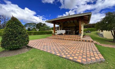 HERMOSA CASA RÚSTICA DE VENTA EN TUMBACO!!  UNA SOLA PLANTA!!