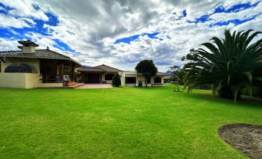 HERMOSA CASA RÚSTICA DE VENTA EN TUMBACO!!  UNA SOLA PLANTA!!