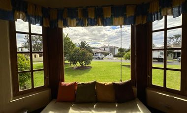 HERMOSA CASA RÚSTICA DE VENTA EN TUMBACO!!  UNA SOLA PLANTA!!