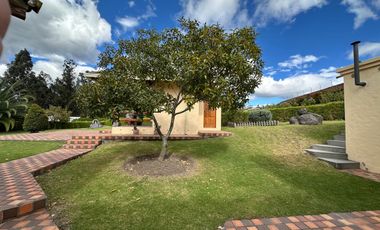 HERMOSA CASA RÚSTICA DE VENTA EN TUMBACO!!  UNA SOLA PLANTA!!