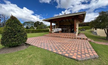 HERMOSA CASA RÚSTICA DE VENTA EN TUMBACO!!  UNA SOLA PLANTA!!