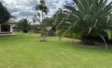 HERMOSA CASA RÚSTICA DE VENTA EN TUMBACO!!  UNA SOLA PLANTA!!