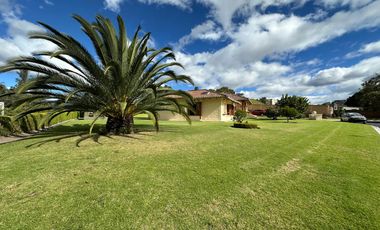 HERMOSA CASA RÚSTICA DE VENTA EN TUMBACO!!  UNA SOLA PLANTA!!