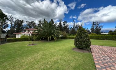HERMOSA CASA RÚSTICA DE VENTA EN TUMBACO!!  UNA SOLA PLANTA!!