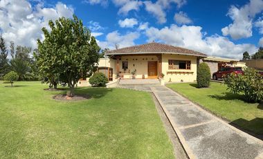 HERMOSA CASA RÚSTICA DE VENTA EN TUMBACO!!  UNA SOLA PLANTA!!