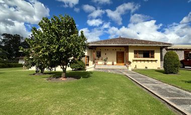 HERMOSA CASA RÚSTICA DE VENTA EN TUMBACO!!  UNA SOLA PLANTA!!