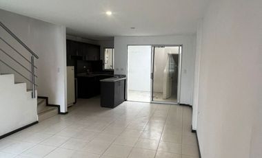 Venta de una Casa en Cuenca, sector de San Miguel en Ochoa León, Urbanización Portales del Machángara.