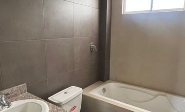 Venta de una Casa en Cuenca, sector de San Miguel en Ochoa León, Urbanización Portales del Machángara.