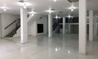 LOCAL EN CENTRO SANTA MARTA