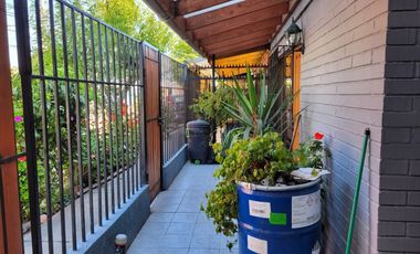 Gran Casa en Villa Los Poetas, Maipu