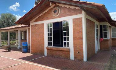 SE ARRIENDA CASA CAMPESTRE EN ARMENIA