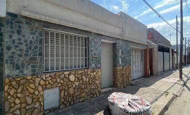 Venta de casa de 2 dormitorios en Barrio Industrial