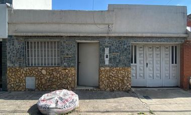 Venta de casa de 2 dormitorios en Barrio Industrial