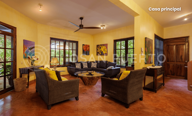 Residencia Dual de Lujo en Punta Zicatela: Dos Espacios, Una Vida Exclusiva