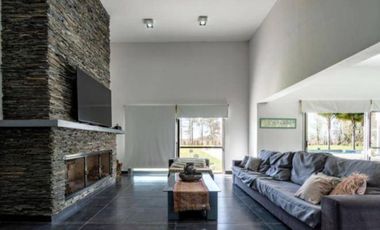 Venta de Casa de 4 dormitorios en Los Raigales-Roldán