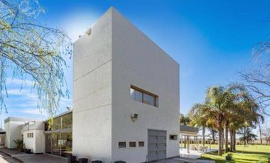 Venta de Casa de 4 dormitorios en Los Raigales-Roldán