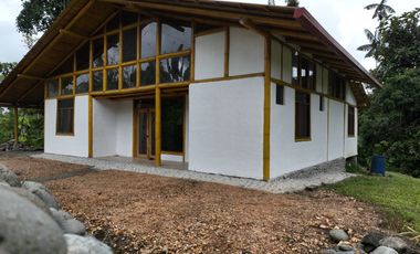 CASA BAMBU CON HECTAREA