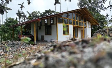 CASA BAMBU CON HECTAREA