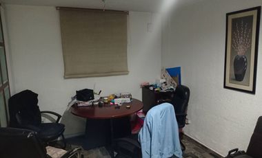 VENDO CASA IDEAL PARA OFICINAS, CONSULTORIOS, ESCUELA O COMO VIVIENDA EN LA ENTRADA A EL FRACCIONAMIENTO IZCALI ECATEPEC SAN CRISTOBAL CENTRO