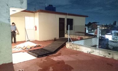 VENDO CASA IDEAL PARA OFICINAS, CONSULTORIOS, ESCUELA O COMO VIVIENDA EN LA ENTRADA A EL FRACCIONAMIENTO IZCALI ECATEPEC SAN CRISTOBAL CENTRO