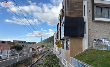 Casa de venta en Otavalo sector Monserrath, 6 departamentos
