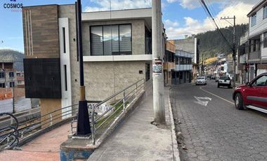 Casa de venta en Otavalo sector Monserrath, 6 departamentos