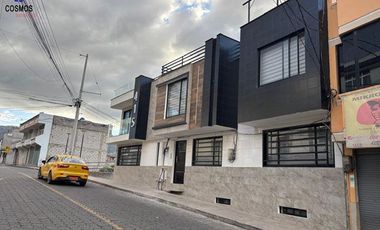 Casa de venta en Otavalo sector Monserrath, 6 departamentos