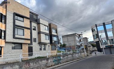 Casa de venta en Otavalo sector Monserrath, 6 departamentos