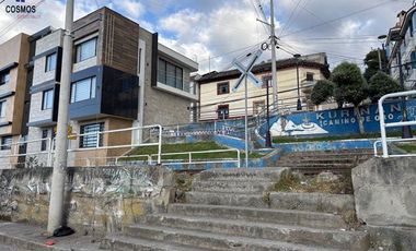 Casa de venta en Otavalo sector Monserrath, 6 departamentos