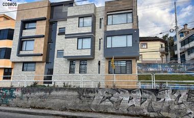 Casa de venta en Otavalo sector Monserrath, 6 departamentos