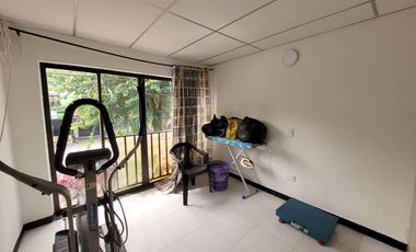 SE VENDE CASA EN VIA PRINCIPAL DE CORALES.