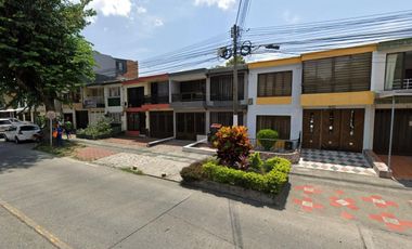 SE VENDE CASA EN VIA PRINCIPAL DE CORALES.