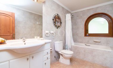 Gran Parcela En Exclusivo Condominio En Calera De Tango, Rm